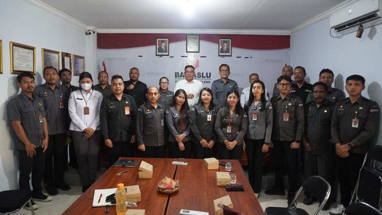 I Wayan Wirka dan Ketut Ariyani menghadiri Rapat Koordinasi Penanganan Pelanggaran yang digelar di Kantor Sekretariat Bawaslu Kabupaten Buleleng