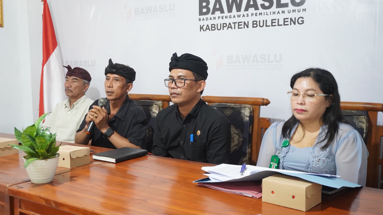 Rapat Pengelolaan BMN dan BMD yang digelar Bawaslu Kabupaten Buleleng 