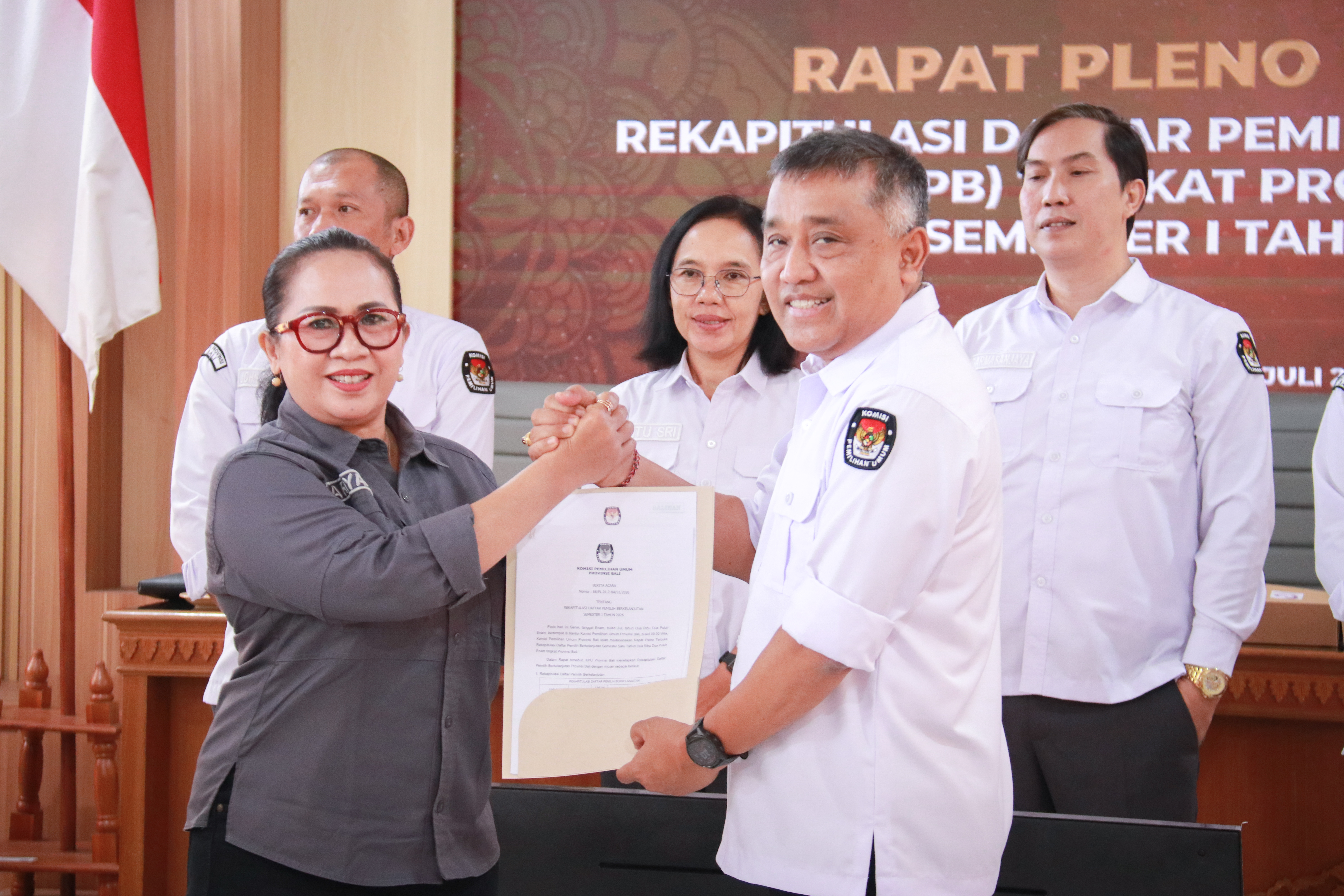 Ketut Ariyani, saat menghadiri Rapat Pleno Terbuka Pemutakhiran Data Pemilih Berkelanjutan (PDPB) Tingkat Provinsi Bali Semester I Tahun 2026