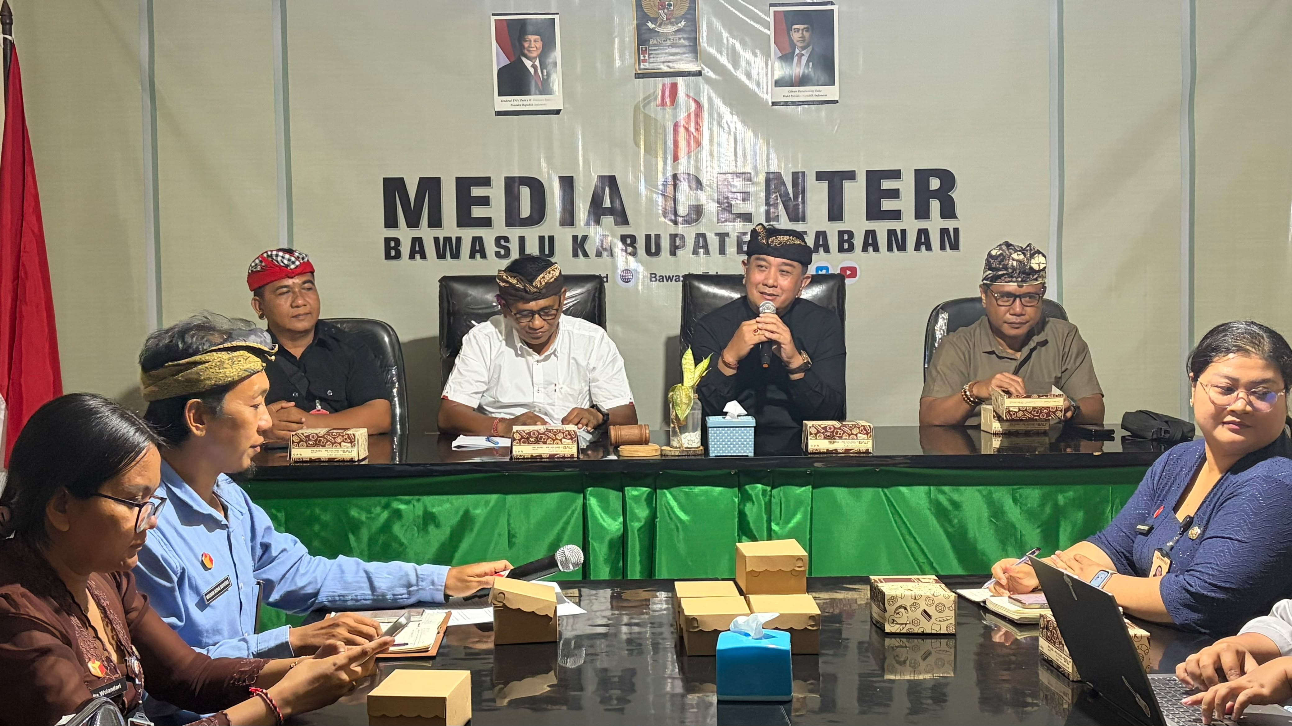 Rapat Koordinasi Penyusunan dan Pembahasan Rencana Kerja dan Anggaran (RKA) yang diselenggarakan Bawaslu Kabupaten Tabanan