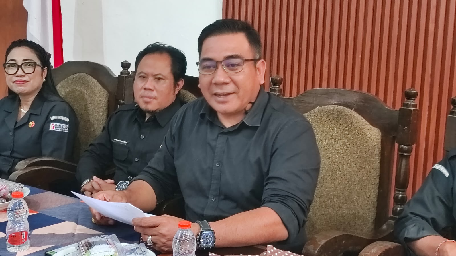 Anggota Bawaslu Bali, I Wayan Wirka saat memberikan arahan dalam Rapat Koordinasi di Karangasem, Senin (6/7/2026)