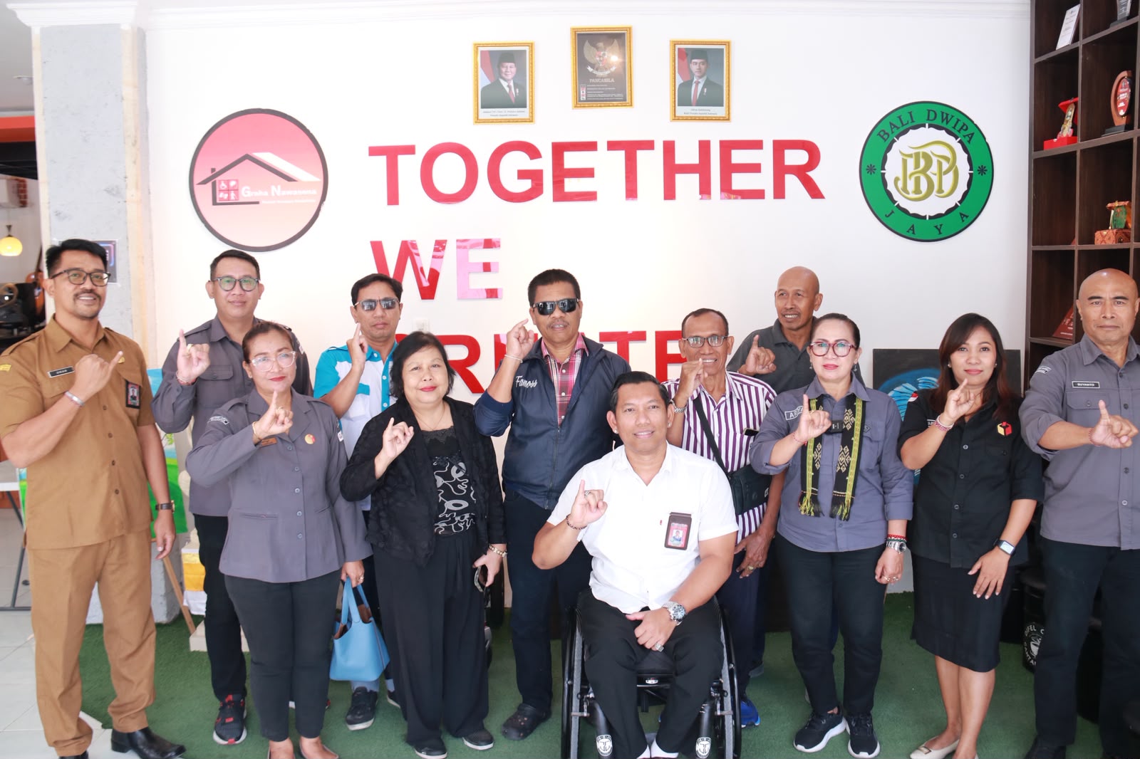 Kordiv P2H Bawaslu Bali saat bertemu kelompok disabilitas dalam agenda meningkatkan pengawasan fasilitasi terhadap disabilitas dalam kontestasi Pemilu, Senin (27/7/2026)