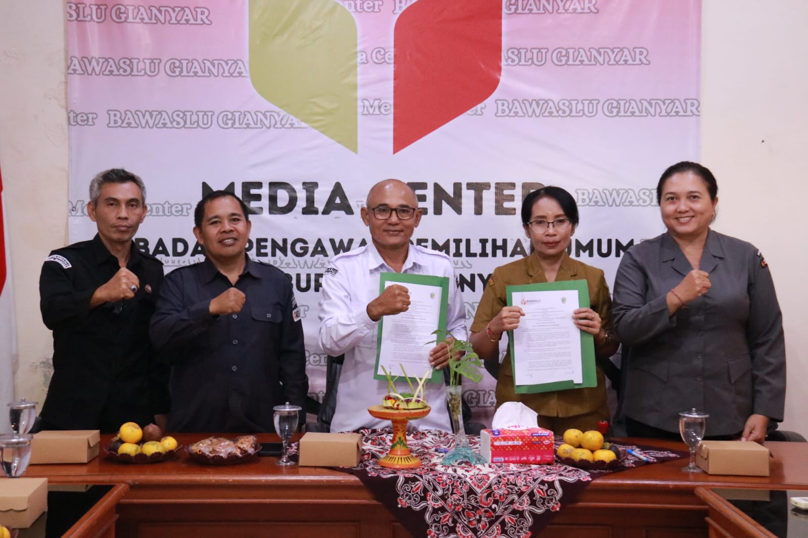 Sutrawan hadiri Penandatanganan Nota Kesepahaman Bersama antara Bawaslu Kabupaten Gianyar dan SLB Negeri 1 Gianyar tentang Peningkatan Pengawasan Partisipatif dalam Pengawasan Pemilu dan Pemilihan