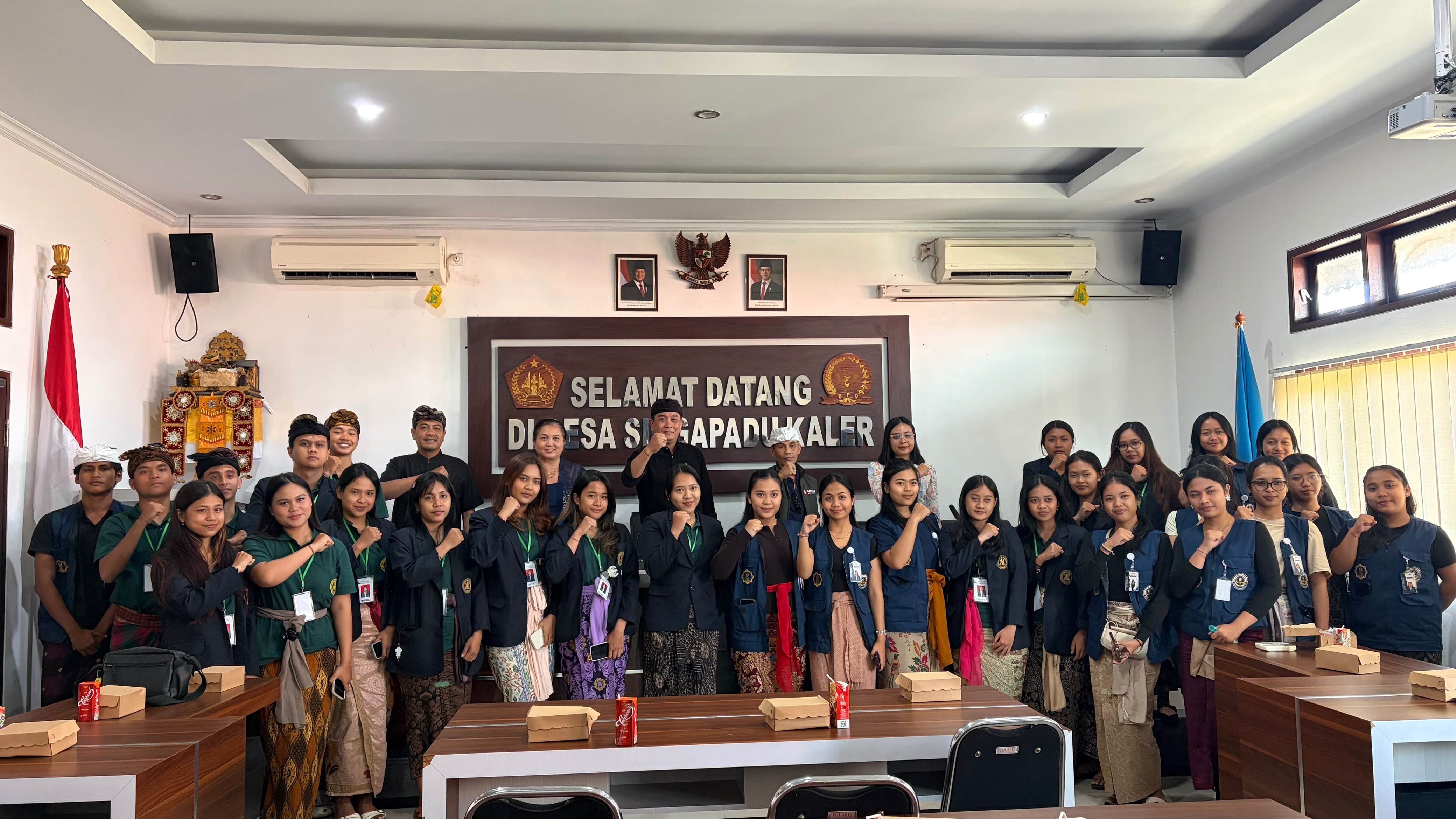 Konsolidasi Demokrasi bersama mahasiswa Kuliah Kerja Nyata (KKN) Universitas Hindu Negeri I Gusti Bagus Sugriwa Denpasar dan Universitas Mahasaraswati Denpasar 