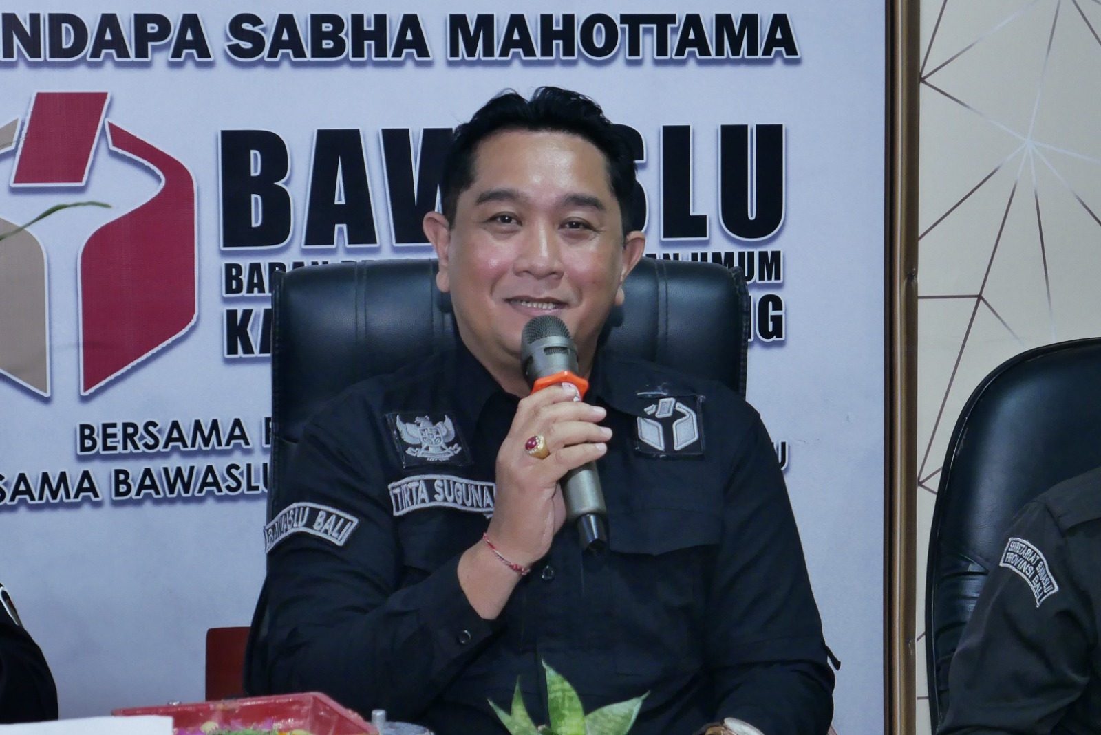 Rapat Pengelolaan Ketatausahaan dan Kearsipan di Bawaslu Kabupaten Klungkung
