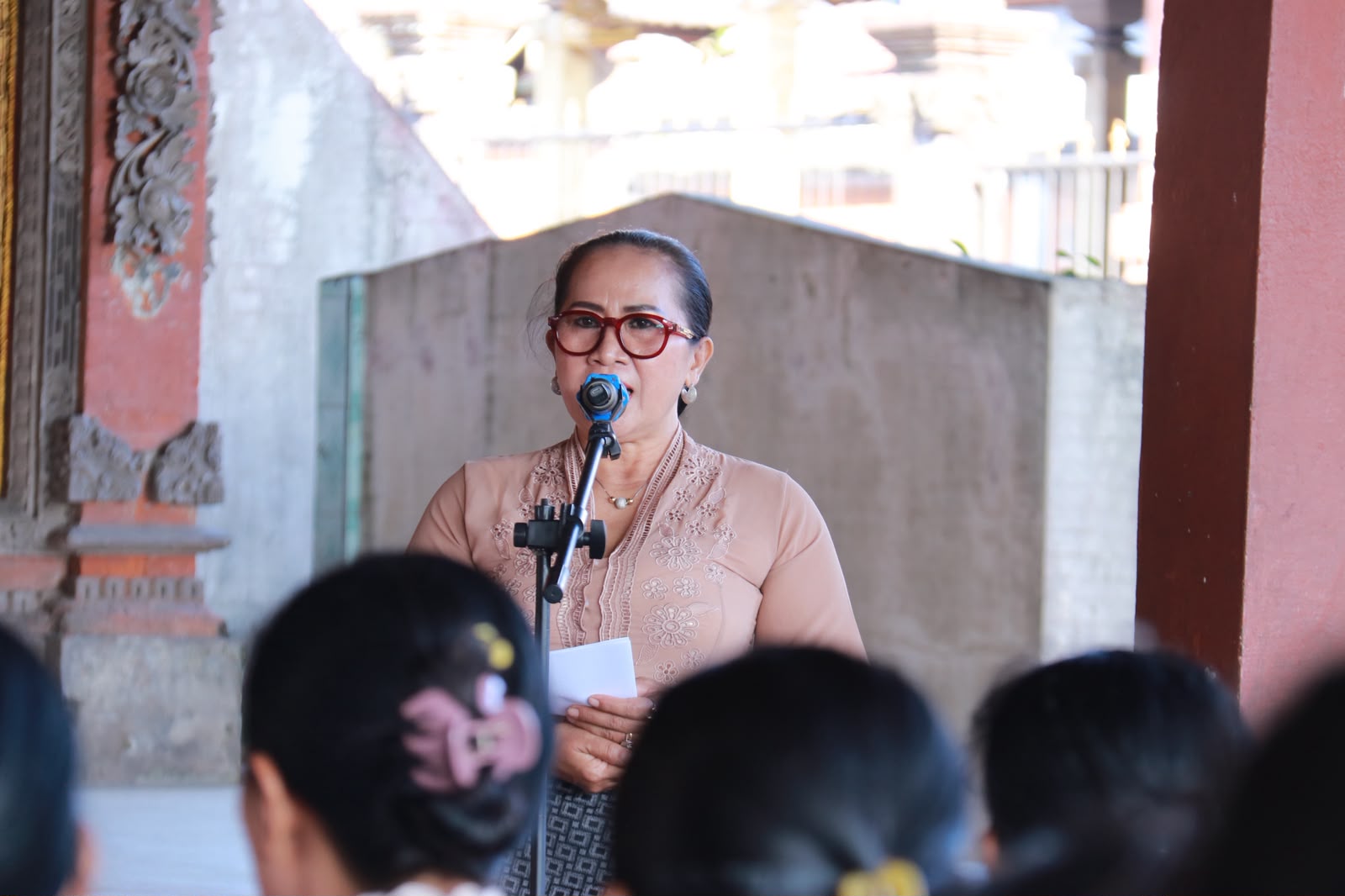Kordiv P2H H Bawaslu Bali, Ketut Ariyani saat menghadiri deklarasi bertajuk TAPAK DARA (Tatanan Pelaksanaan Kepemiluan yang Demokratis, Aktual, Rekonstruktif, dan Akuntabel), Senin (3/8/2026)
