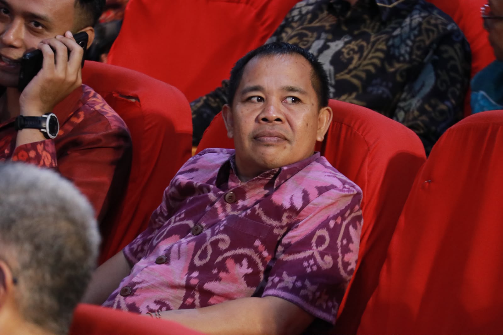 Koordinator Divisi Hukum dan Penyelesaian Sengketa (HPS) Badan Pengawas Pemilihan Umum (Bawaslu) Provinsi Bali, Gede Sutrawan, menghadiri Malam Anugerah dan Kilau Wastra yang diselenggarakan oleh Pemerintah Provinsi Bali, Jumat (15/8/2026).