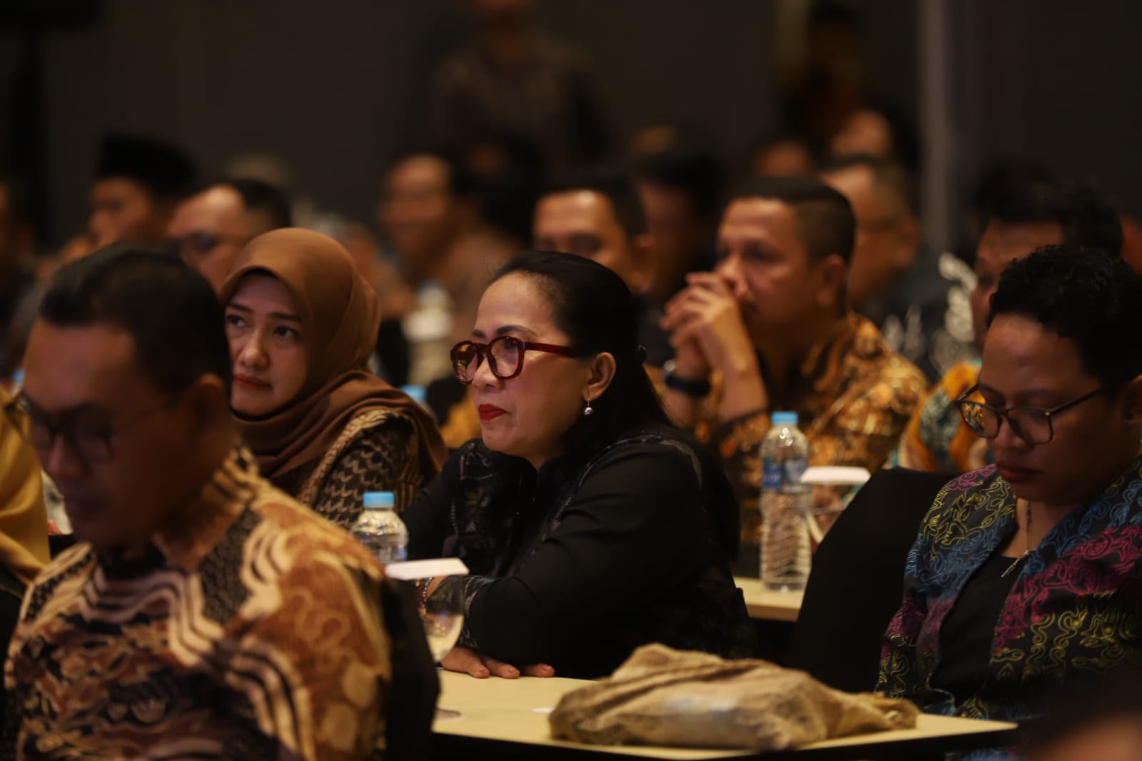 Kordiv P2H Bawaslu Bali, Ketut Ariyani saat hadiri Evaluasi Kebijakan Publikasi dan Pemberitaan Bawaslu, Kamis (26/8/2026)