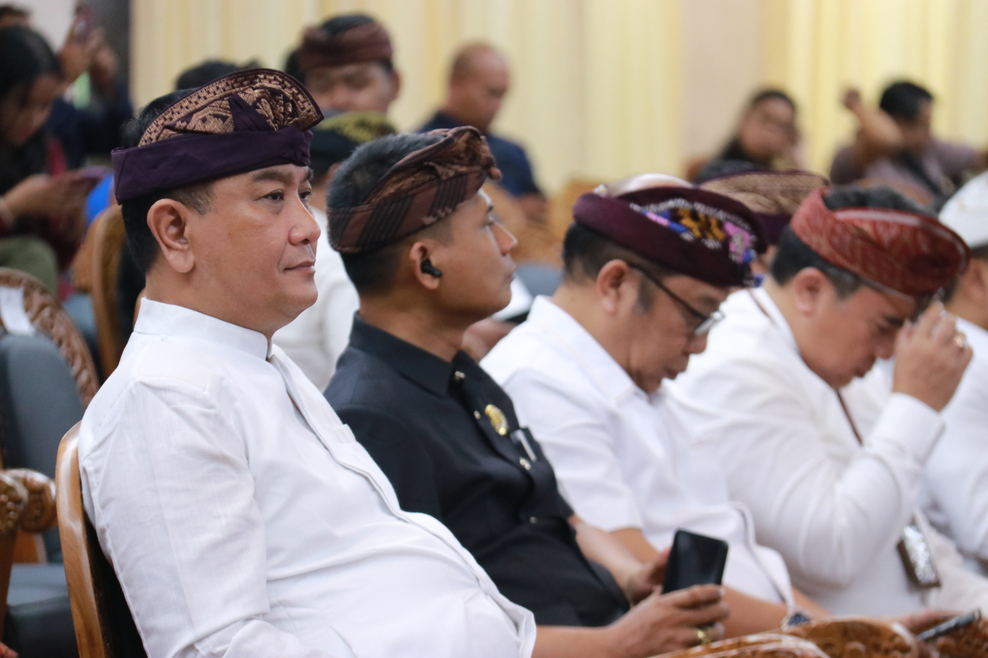 Ketua Bawaslu Bali, I Putu Agus Tirta Suguna saat hadiri Rapat Paripurna ke-47 DPRD Provinsi Bali, Jumat (14/8/2026)