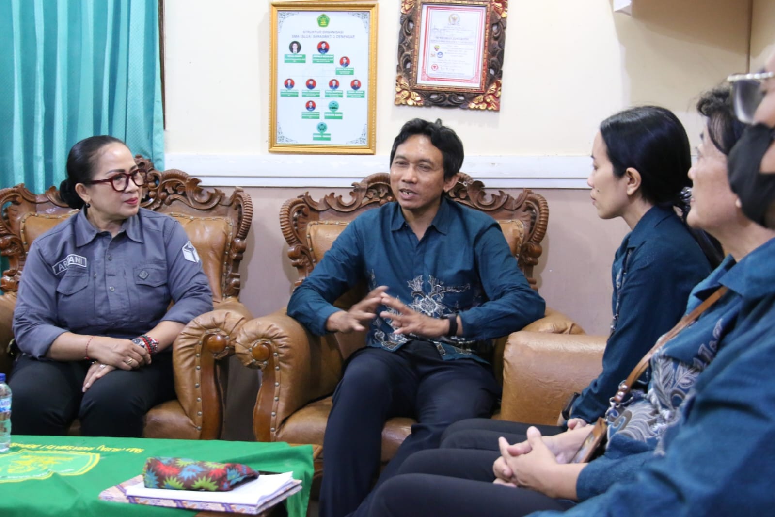 Bawaslu Bali membuka dialog bersama para guru SMA (SLUA) Saraswati 1 Denpasar untuk menghimpun pandangan, kritik, dan harapan terhadap pelaksanaan demokrasi di Indonesia