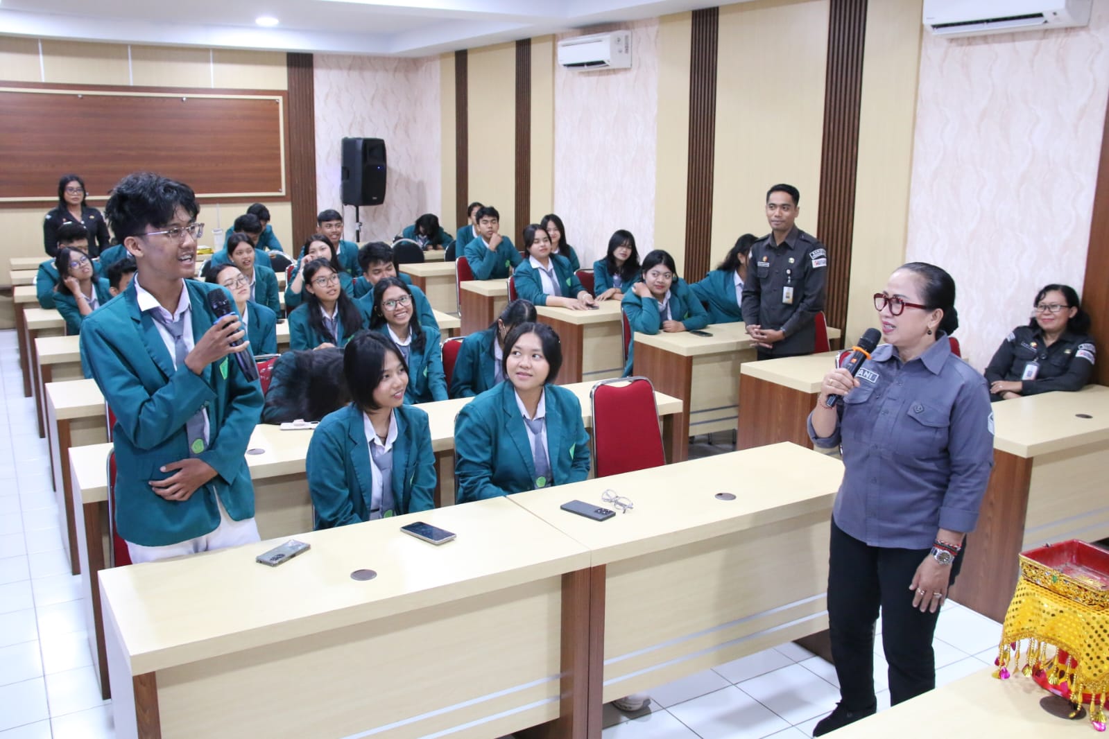 Program TAKSU (Transformasi Anak Muda Kawal Demokrasi dan Pemilu) Volume II di SMA (SLUA) Saraswati 1 Denpasar