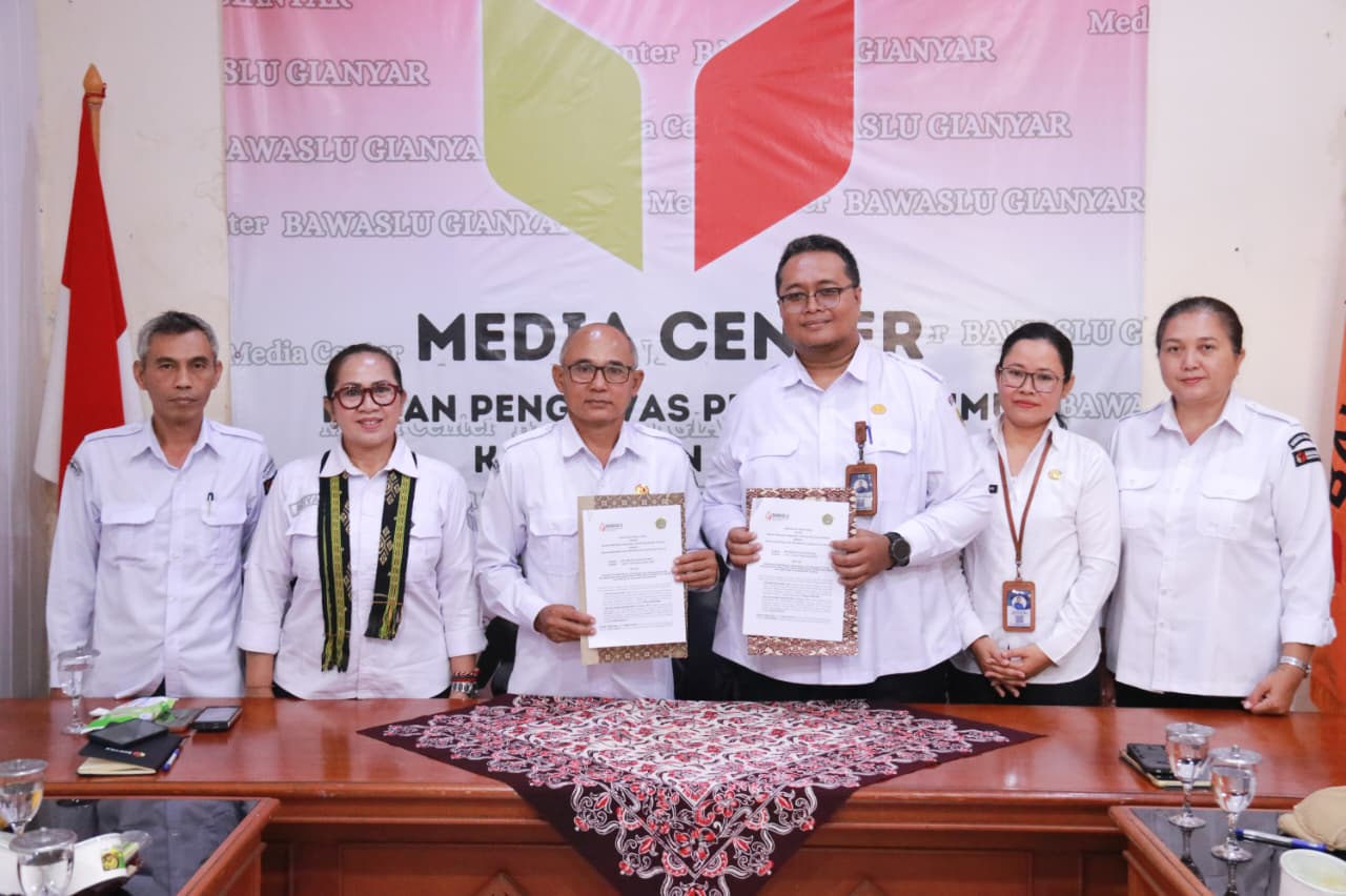 Penandatanganan Perjanjian Kerja Sama (PKS) antara Bawaslu Gianyar dan Dinas Komunikasi dan Informatika (Diskominfo) Kabupaten Gianyar