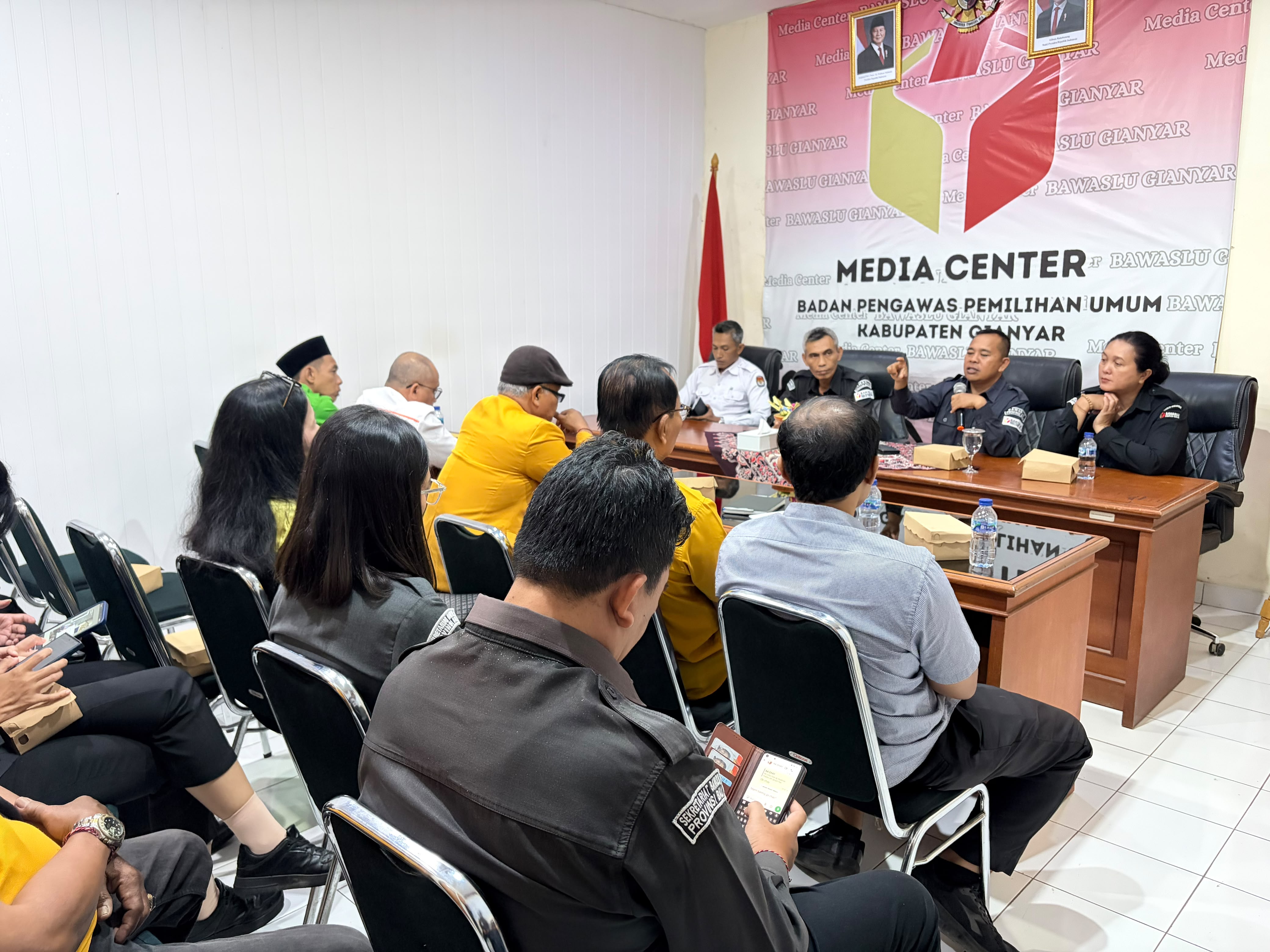 Rapat Koordinasi Penyelesaian Sengketa Proses Pemilu yang dirangkaikan dengan Konsolidasi Demokrasi bersama Partai Politik di Kabupaten Gianyar