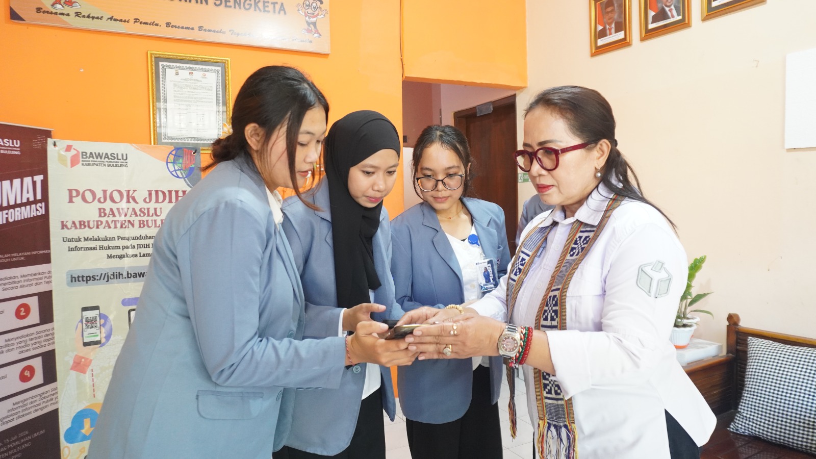 Kordiv P2H Bawaslu Bali, Ketut Ariyani saat Konsolidasi Demokrasi dengan Mahasiswa Undiksha Buleleng, Rabu (2/9/2026).