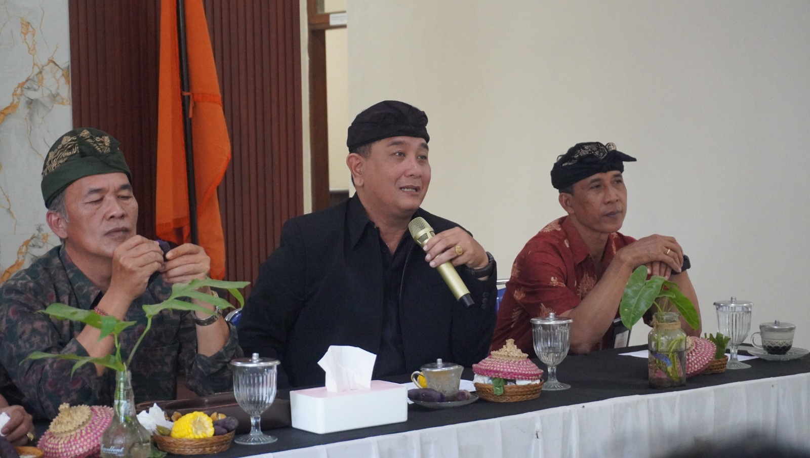 Ketua Bawaslu Bali, I Putu Agus Tirta Suguna dalam agendanya monitoring dan evaluasi di Bawaslu Jembrana, Kamis (3/9/2026)