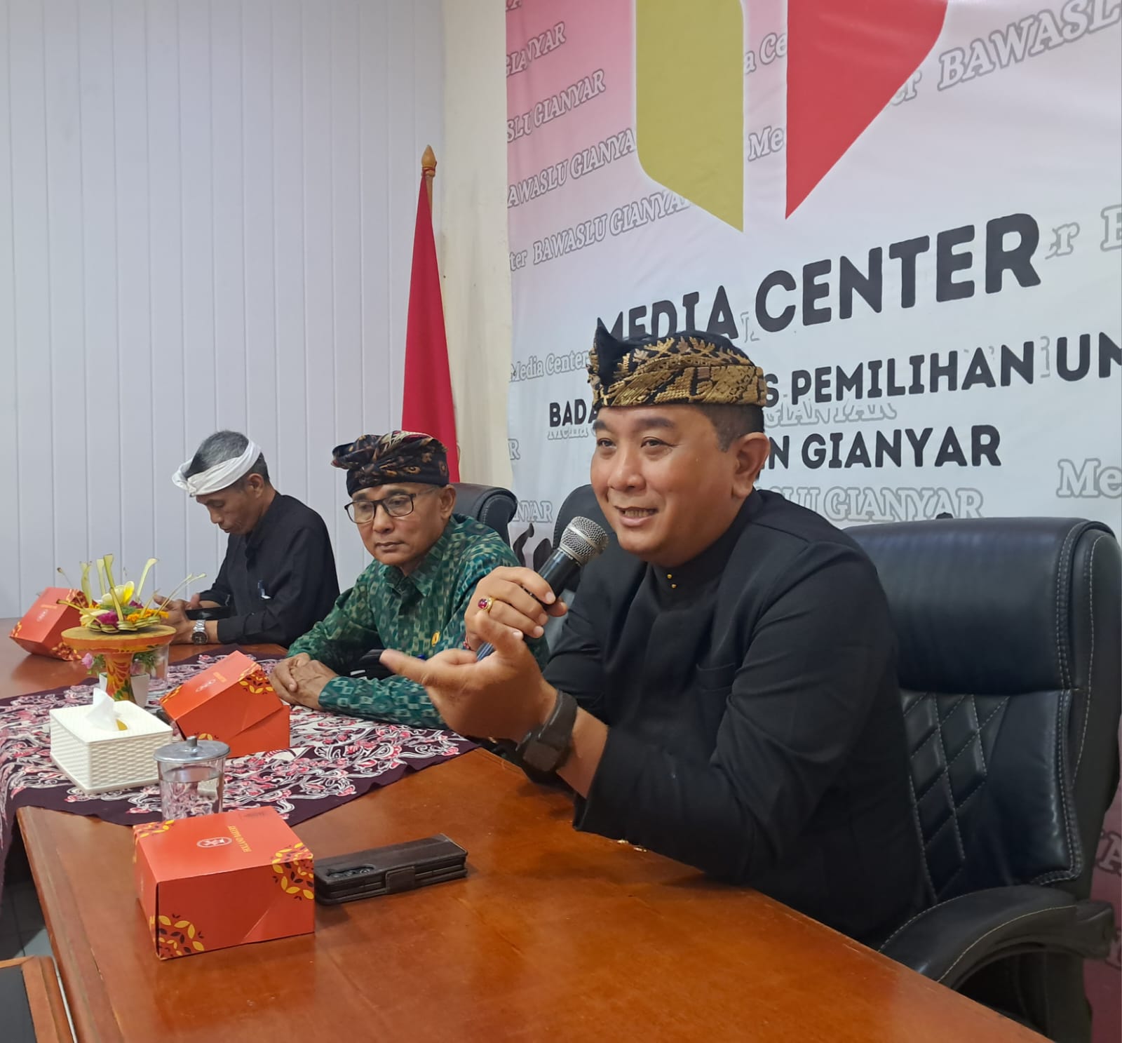 Ketua Bawaslu Bali, I Putu Agus Tirta Suguna saat mendorong Bawaslu Gianyar menjadi satker mandiri, Kamis (17/09/2026).