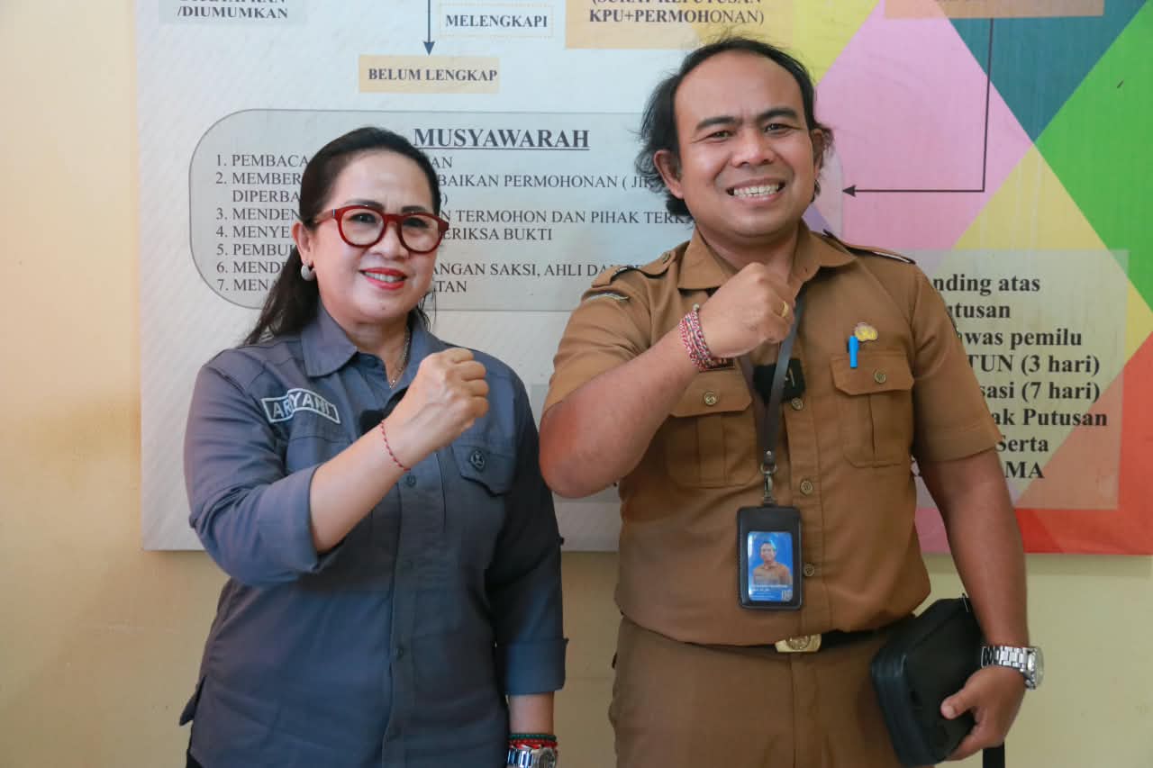 Kordiv P2H Bawaslu Bali, Ketut Ariyani saat lakukan Konsolidasi Demokrasi bersama dengan Disdukcapil Kabupaten Klungkung, Senin (21/9/2026)