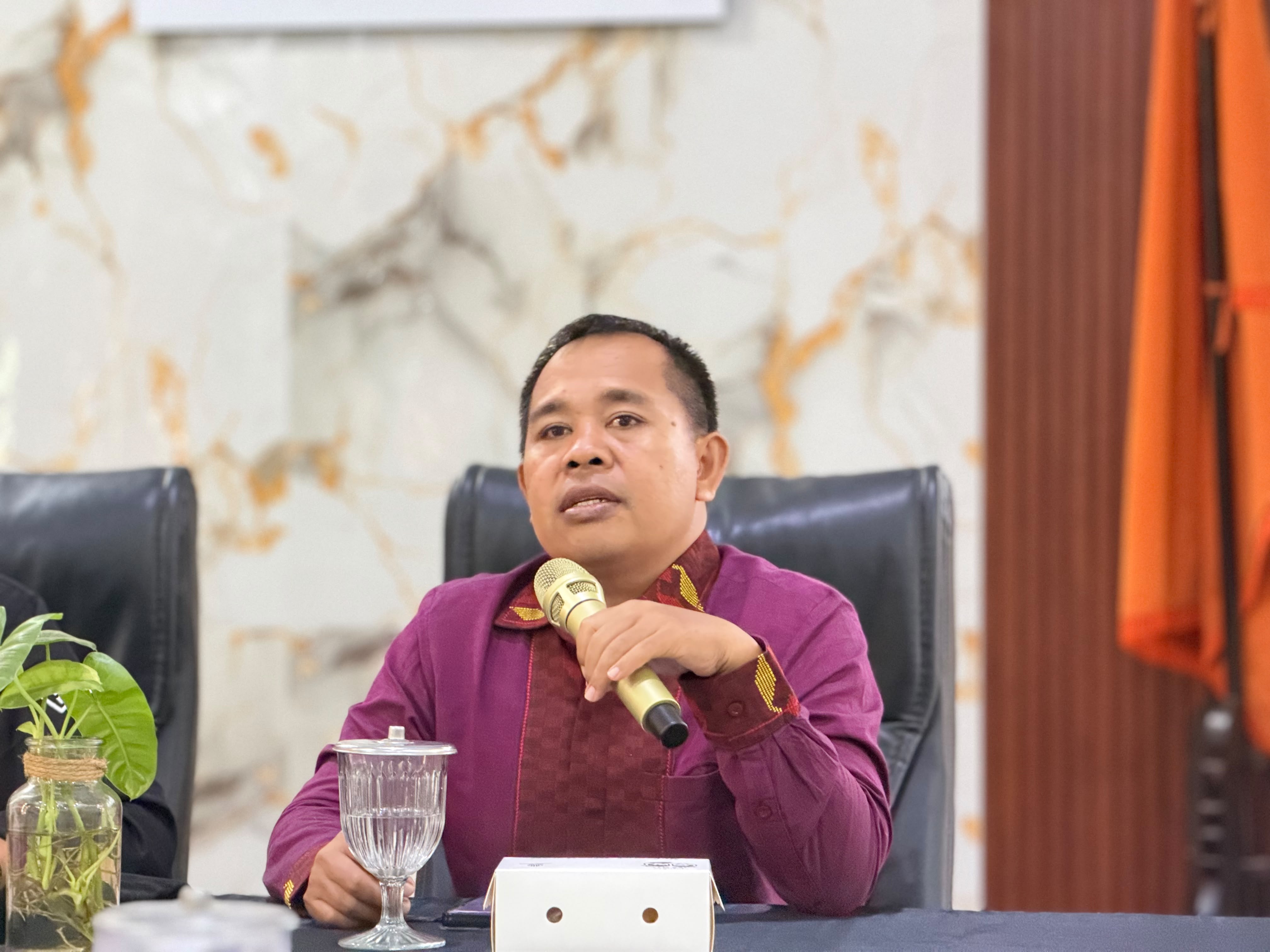 Fasilitasi Rapat Pengelolaan Layanan Hukum yang dirangkaikan dengan Konsolidasi Demokrasi di Bawaslu Kabupaten Jembrana
