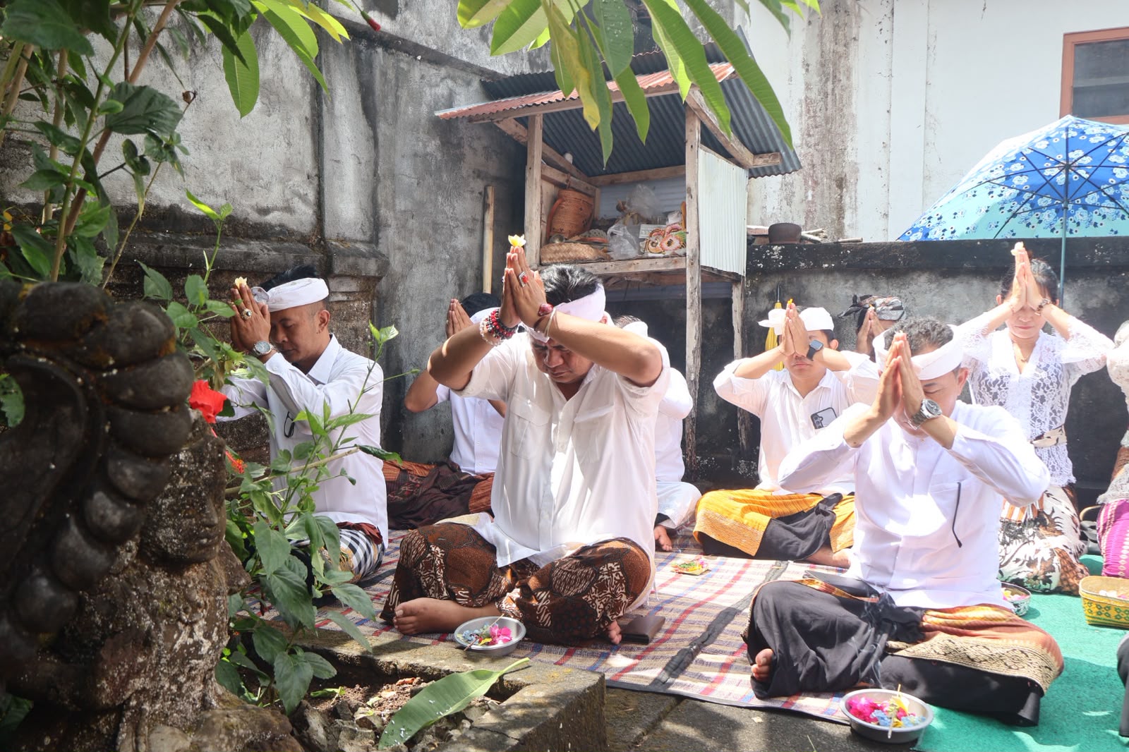 piodalan di Padmasana Kantor Sekretariat Bawaslu Kabupaten Bangli