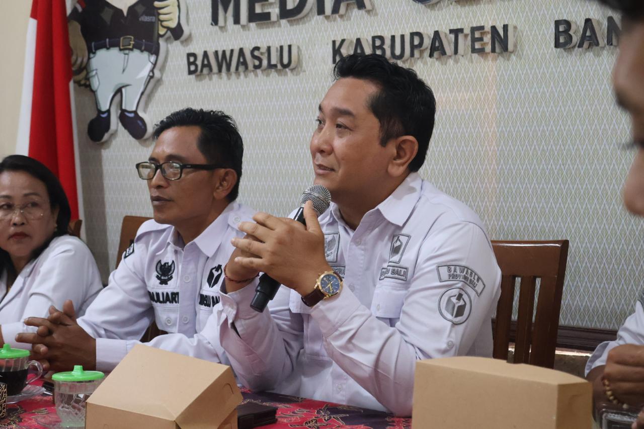 Ketua Bawaslu Bali I Putu Agus Tirta Suguna saat menekankan bahwa penataan arsip di jeda waktu non-tahapan ini sangat penting, Rabu (7/10/2026)