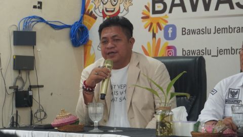 Anggota Bawaslu Bali, I Nyoman Gede Putra Wiratma saat tekankan profesionalisme dalam agendanya penguatan SDM pengawas di Jembrana, Rabu (13/5/2026)