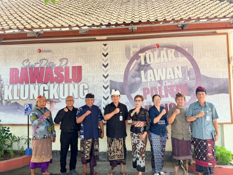 Rapat Kajian Hukum terhadap Pengawasan Pemutakhiran Data Pemilih Berkelanjutan (PDPB) dalam Perspektif Dinamika Hukum Adat di Bawaslu Kabupaten Klungkung