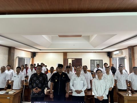 Anggota Bawaslu Bali, I Wayan Wirka saat menghadiri kegiatan PEDESTAL (Pemerintah Desa yang Netral) di Desa Kuwum, Kecamatan Mengwi, Rabu (9/9/2026).