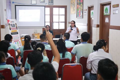 sosialisasi kepada murid penyandang disabilitas di SLB Pradnyagama