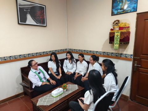 konsolidasi demokrasi bersama mahasiswa Universitas Pendidikan Nasional (Undiknas) dan Universitas Warmadewa