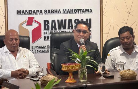 rapat pengelolaan administrasi keuangan Bawaslu Klungkung