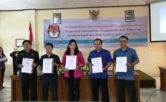BAWASLU BALI TANDATANGANI MOU PENGAWASAN PEMBERITAAN, PENYIARAN DAN IKLAN KAMPANYE PEMILIHAN BUPATI DAN WAKIL BUPATI BULELENG TAHUN 2017