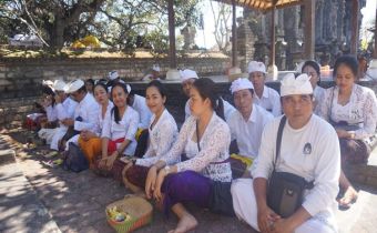 Bawaslu Bali Tirtayatra Ke Sejumlah Pura di Bali