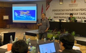 Awasi pilkada, PKD se Gianyar dilatih mengunakan HP pengawasan dan mampu memberikan Pencegahan.