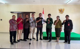 Bentuk Keterbukaan Informasi Publik, Bawaslu Se Provinsi Bali Serahkan Laporan Layanan Informasi Publik Tahun 2023