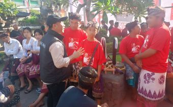 Bawaslu Buleleng Cegah Keterlibatan Anak-Anak Berseragam Bakal Paslon Saat Pendaftaran 