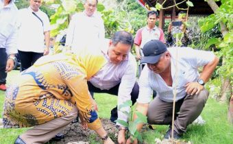 Resmikan Taman Manggis Bawaslu Bali, Herwyn : Filosofi Kejujuran dan Integritas