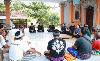 Bawaslu Bali Hadir di Tengah Nelayan: Evaluasi Pemilu dan Perkuat Kolaborasi Demokrasi.