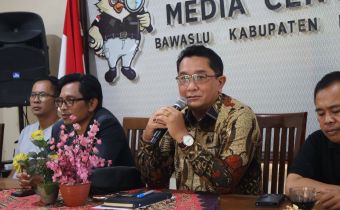 Ketua Bawaslu Provinsi Bali Tekankan Kewaspadaan Hadapi Dinamika Sosial dan Politik