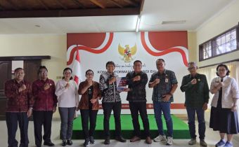 Bawaslu Bali Jadi Badan Publik Pertama Serahkan Laporan LIP ke Komisi Informasi 