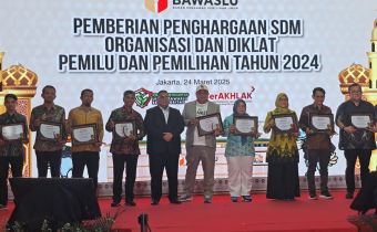 Bawaslu Bali Dan Bawaslu Badung Raih Penghargaan dalam Bawaslu Award 2024