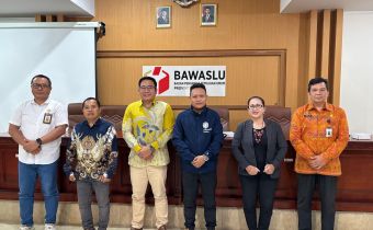 Buku “Rekam Jejak” Jadi Warisan Pilkada 2024, Bawaslu Bali Tinggalkan Legacy untuk Demokrasi
