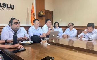 Di Bawaslu Denpasar, Wiratma Sebut Pengawas Bukan Hanya Menindak, Tapi Juga Mendidik.