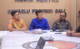 Gubernur Bali Kunjungi Bawaslu Bali Untuk Melakukan Klarifikasi
