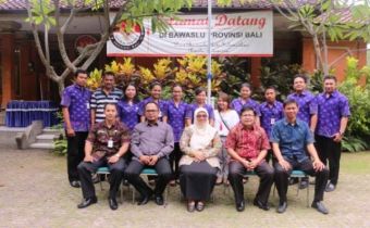 KUNJUNGAN PIMPINAN BAWASLU RI IBU ENDANG WIHDATININGTYAS  KE BAWASLU PROVINSI BALI BAHAS PILKADA