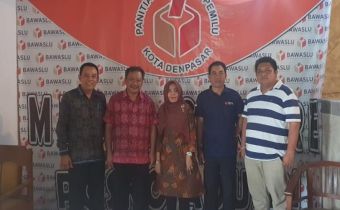 MEMAKSIMALKAN SOSIALISASI PENDAFTARAN TIMSEL BERKUNJUNG KE PANWAS DENPASAR