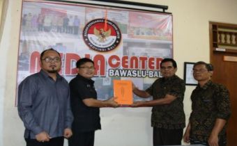 PENYERAHAN LAPORAN AKHIR TIMSEL PANWAS BULELENG TAHUN 2016