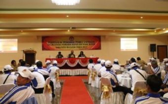 SELEPAS PENGUKUHAN DILAKUKAN PEMBEKALAN PENGAWAS PEMILU LAPANGAN SE- KABUPATEN BULELENG