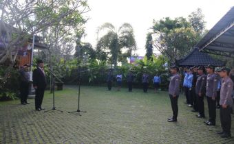 UPACARA HARI KEMERDEKAAN REPUBLIK INDONESIA KE-72 TAHUN DI SEKRETARIAT BAWASLU PROVINSI BALI