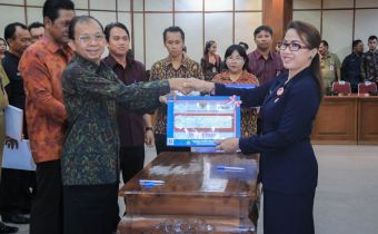 Penyerahan Daftar Isian Pelaksanaan Anggaran (DIPA) Tahun Anggaran 2020 oleh Gubernur Bali