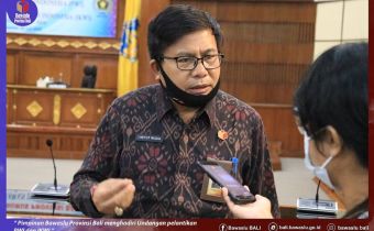Pimpinan Bawaslu Bali menghadiri Pelantikan Persatuan Wartawan Indoneisa (PWI) dan Ikatan Keluarga Wartawan Indonesia (IKWI) periode 2019 - 2024